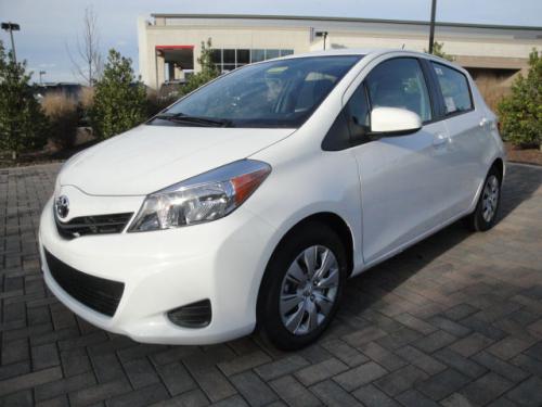 Photo Image Gallery & Touchup Paint: Toyota Yaris in Super White   (040)  YEARS: 2012-2013