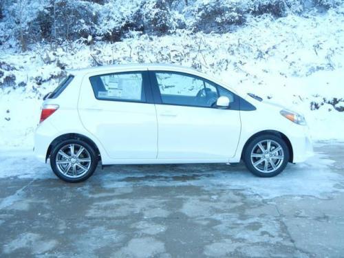 Photo Image Gallery & Touchup Paint: Toyota Yaris in Super White   (040)  YEARS: 2012-2013