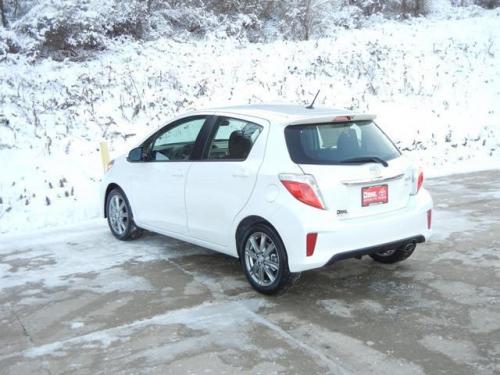 Photo Image Gallery & Touchup Paint: Toyota Yaris in Super White   (040)  YEARS: 2012-2013