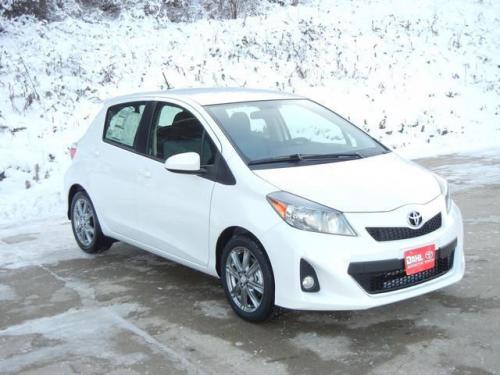 Photo Image Gallery & Touchup Paint: Toyota Yaris in Super White   (040)  YEARS: 2012-2013