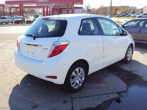 Photo Image Gallery & Touchup Paint: Toyota Yaris in Super White   (040)  YEARS: 2012-2013