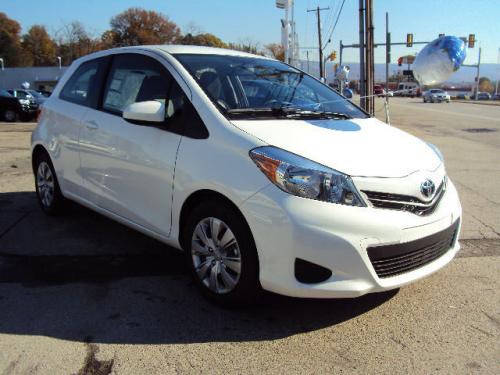 Photo Image Gallery & Touchup Paint: Toyota Yaris in Super White   (040)  YEARS: 2012-2013