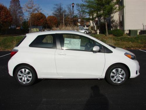 Photo Image Gallery & Touchup Paint: Toyota Yaris in Super White   (040)  YEARS: 2012-2013