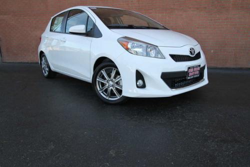 Photo Image Gallery & Touchup Paint: Toyota Yaris in Super White   (040)  YEARS: 2012-2013