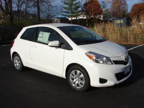 Photo Image Gallery & Touchup Paint: Toyota Yaris in Super White   (040)  YEARS: 2012-2013
