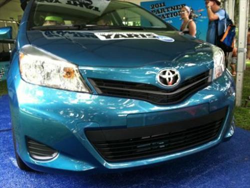 Photo Image Gallery & Touchup Paint: Toyota Yaris in Lagoon Blue Mica  (788)  YEARS: 2012-2013