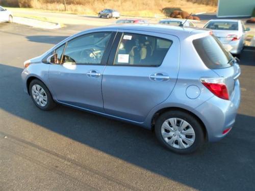 Photo Image Gallery & Touchup Paint: Toyota Yaris in Wave Line Pearl  (8S7)  YEARS: 2012-2013