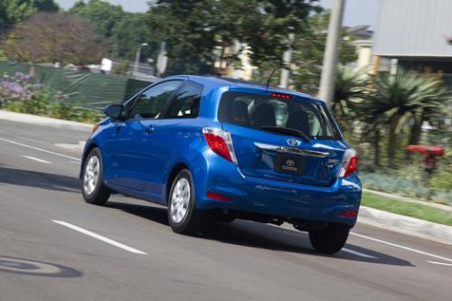 Photo Image Gallery & Touchup Paint: Toyota Yaris in Blazing Blue Pearl  (8T0)  YEARS: 2012-2013