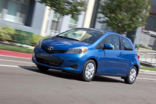 Photo Image Gallery & Touchup Paint: Toyota Yaris in Blazing Blue Pearl  (8T0)  YEARS: 2012-2013