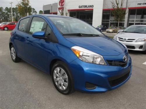 Photo Image Gallery & Touchup Paint: Toyota Yaris in Blazing Blue Pearl  (8T0)  YEARS: 2012-2013